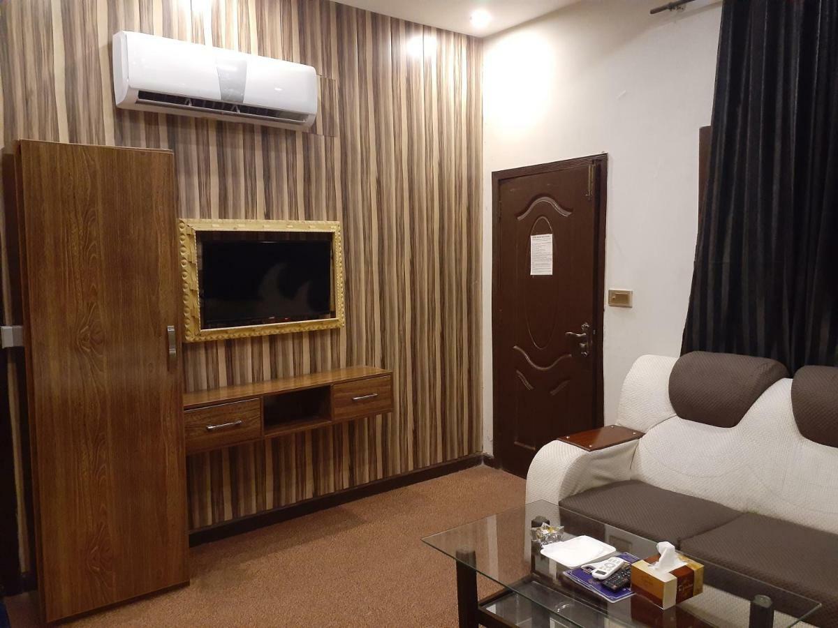 Gulberg Continental Hotel Lahore Exterior photo